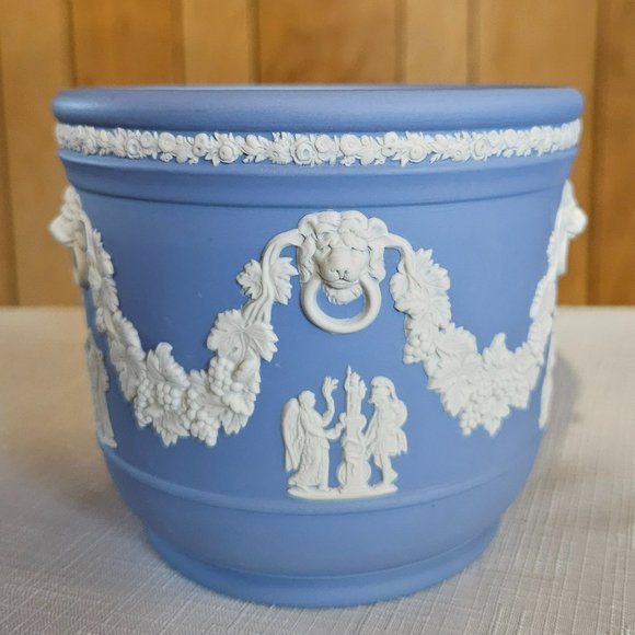 Wedgwood Vintage Blue EUC Pot 5